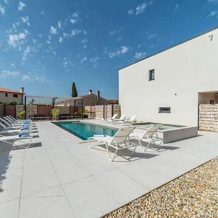 Apartment Pinna - Datul Pula